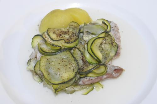 Jak uvařit vepřové maso s cuketami v římském hrnci ? Snadné recept, připravený za 45 - 60 minut